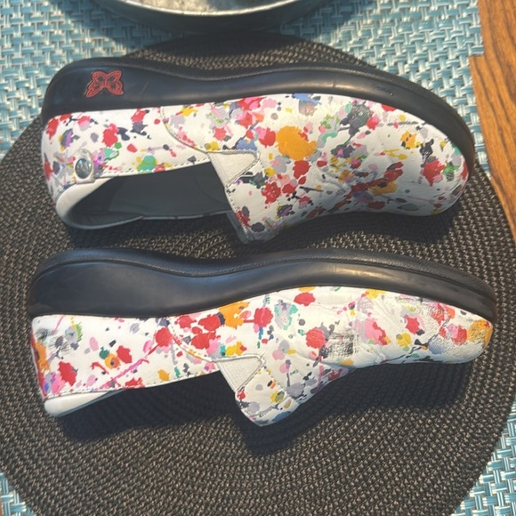 Alegria Keli Pollack White Paint Splatter Leather Clogs - Size 39 - Picture 3 of 6